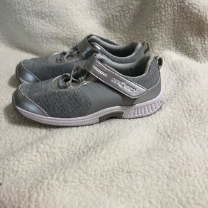 Orthofeet Silver Gray Velcro Tie Tennis Shoes 11 wide
